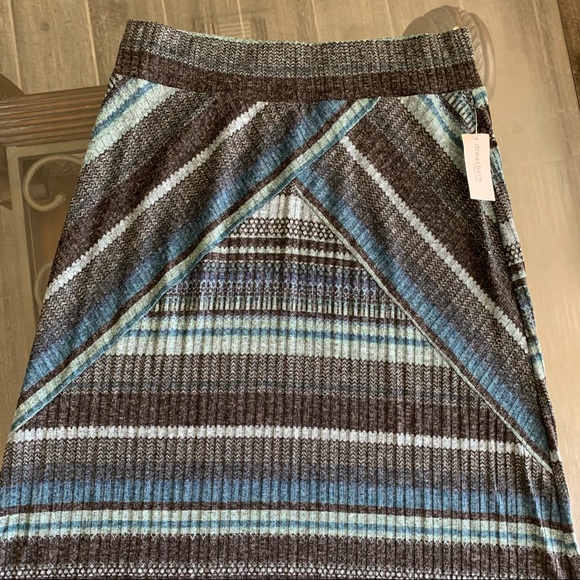 DRESS BARN MULTI COLORED MAXI SKIRT SIZE M - Picture 4 of 7